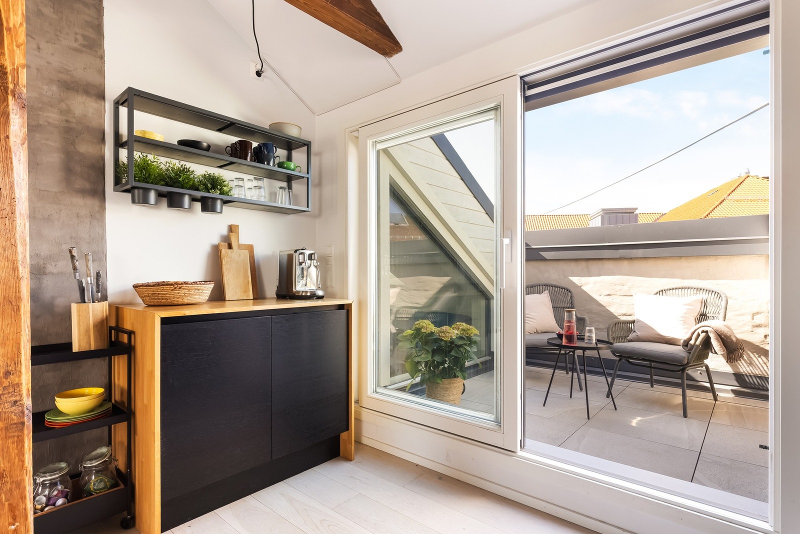 Dette er en strøken loftsleilighet beliggende i byggets 5.etasje med god standard. Galleribilde