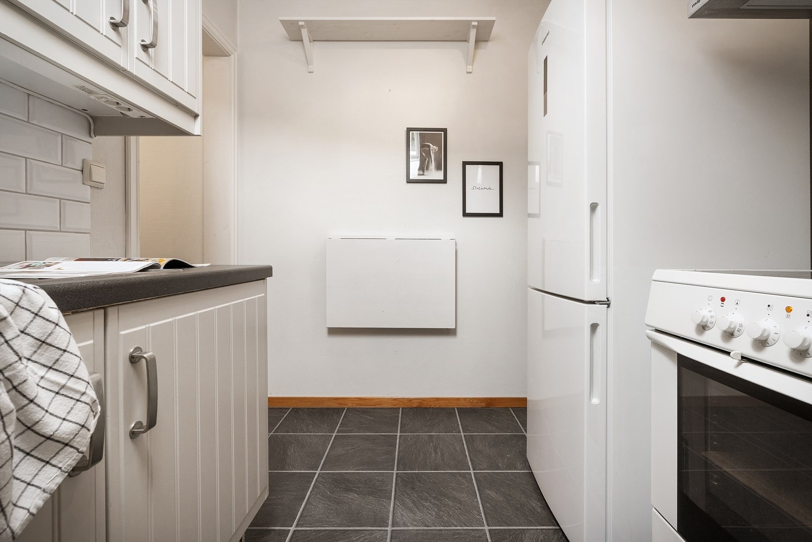 - Smart, veggmontert plate som kan brukes som spisebord. Praktisk! - Galleribilde