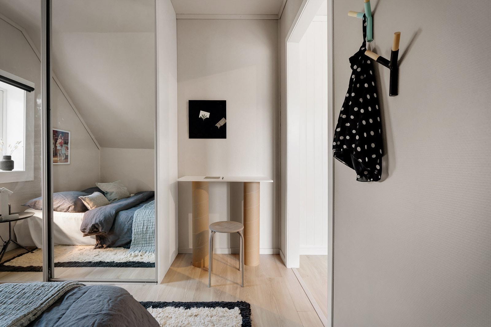 - Her er det plass til en liten pult for deg med hjemmekontor eller en student - Galleribilde
