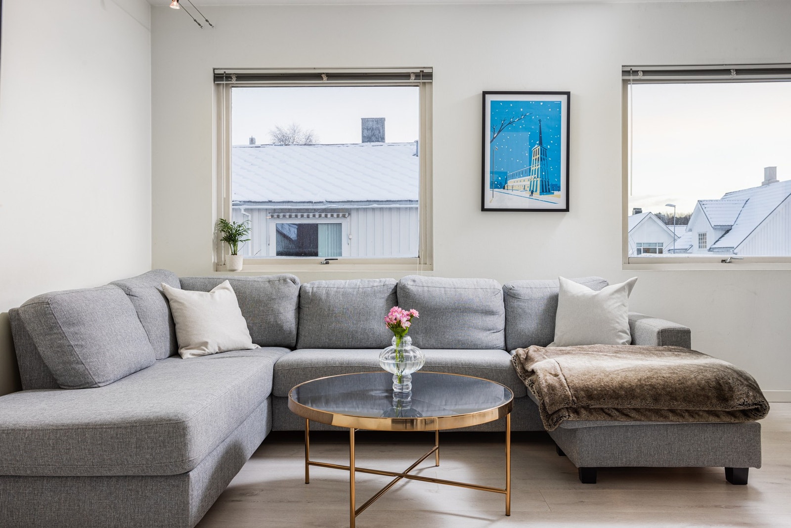 Ønsker du stor sofa, så får du plass til det! Galleribilde