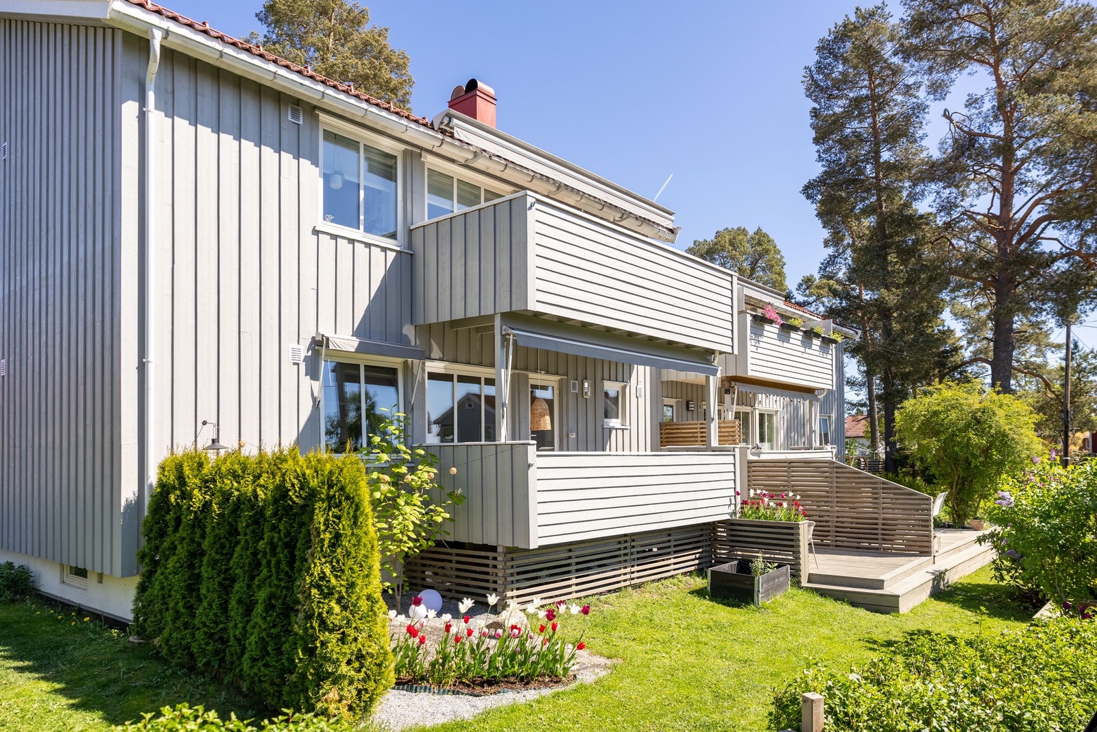 Innholdsrik 3-roms leilighet over to plan i et meget barnevennlig og rolig boligområdet. Galleribilde
