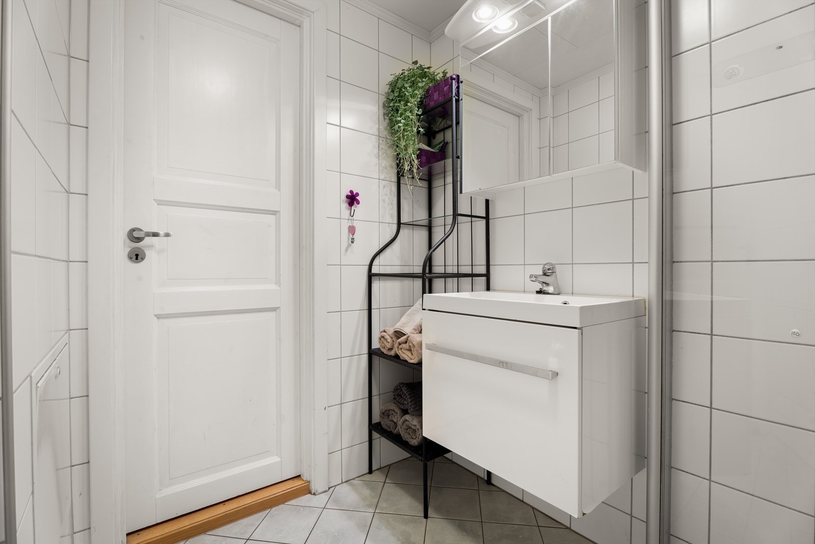 Gulvet er utstyrt med elektriske varmekabler som gir god komfort Galleribilde