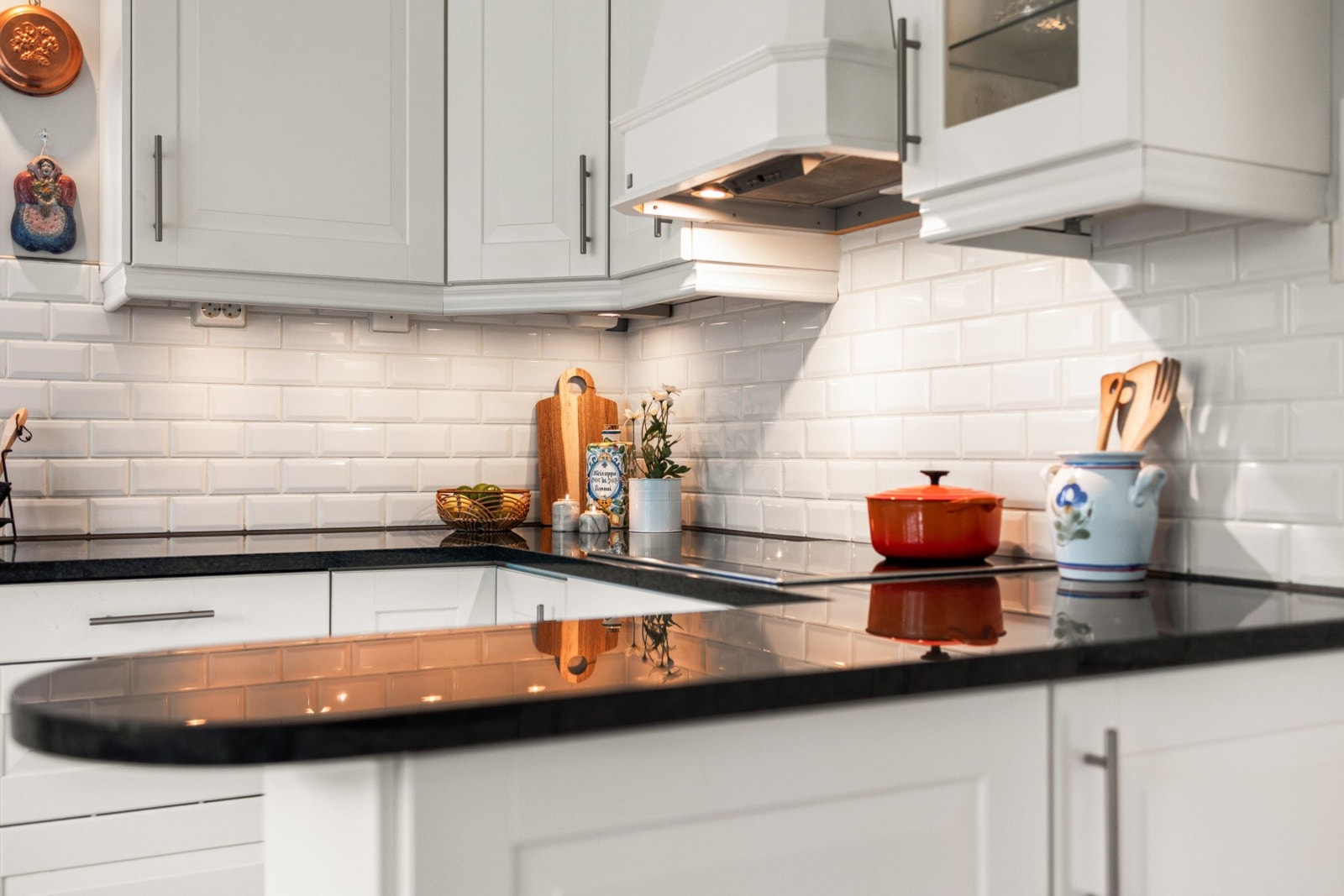 Ventilator av merket Røroshetta over platetopp. Galleribilde