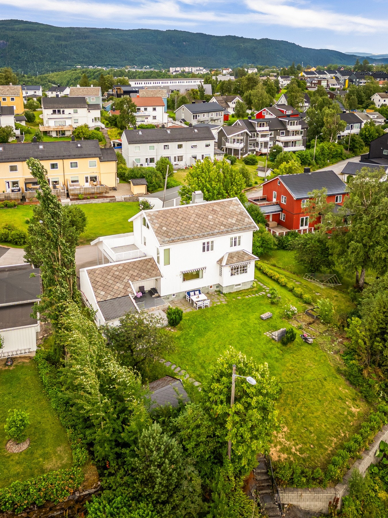 Enten du skal til togstasjonen, ta en kaffe i sentrum, eller spasere langs Moholmen. Galleribilde