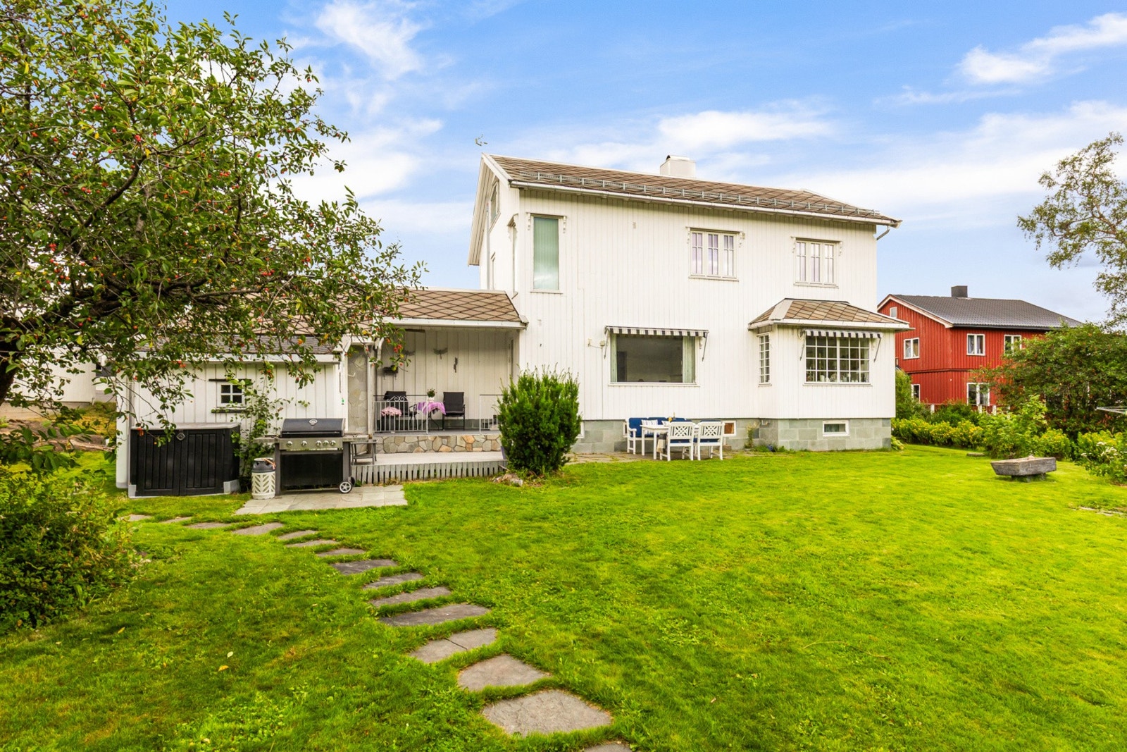 Herskapelig enebolig over 4 plan på St.Hanshaugen. Garasje/carport. Pent opparbeidet hage! Galleribilde