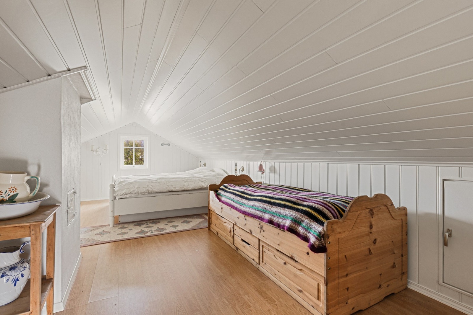 I loftetasjen er det innredet 2 soverom. (Ikke godkjent til varig opphold) Galleribilde