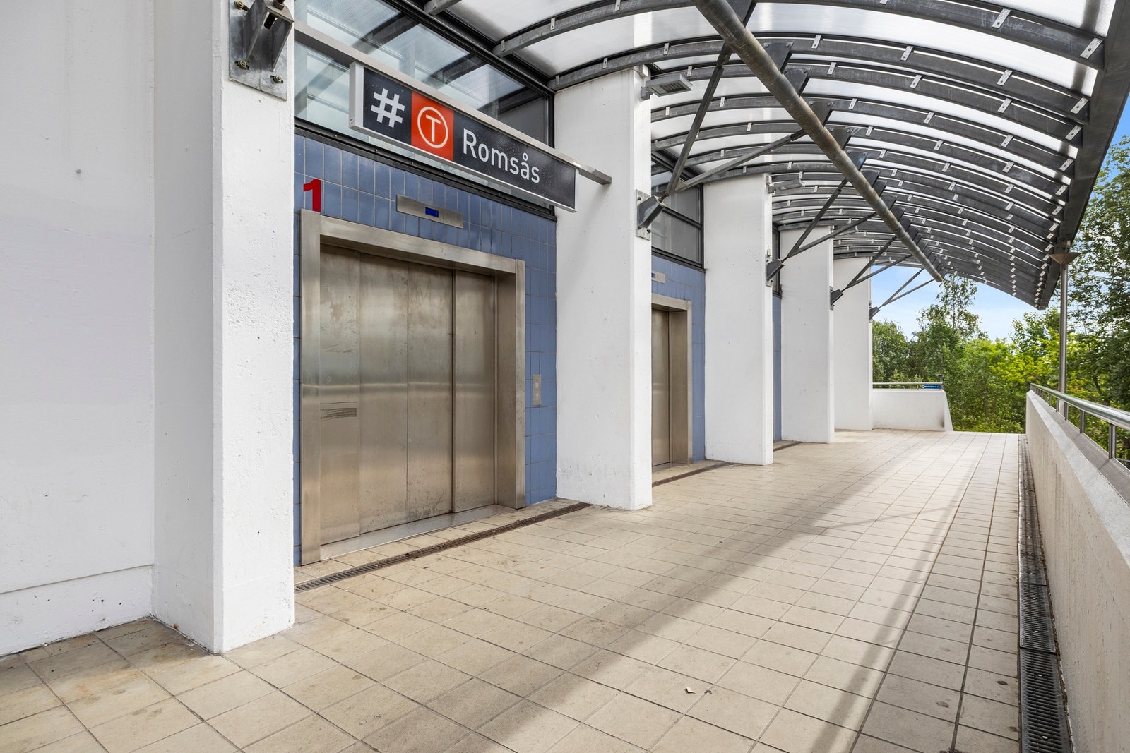 Romsås t-bane ligger kun 10 minutters gange fra leiligheten. Galleribilde