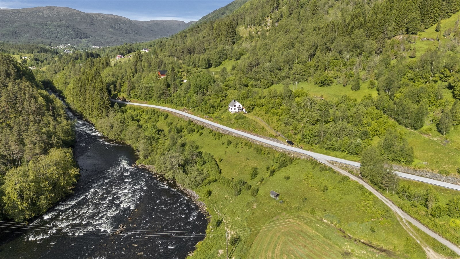 - Fra eiendommen er det gode tur- og fiskemuligheter - Galleribilde