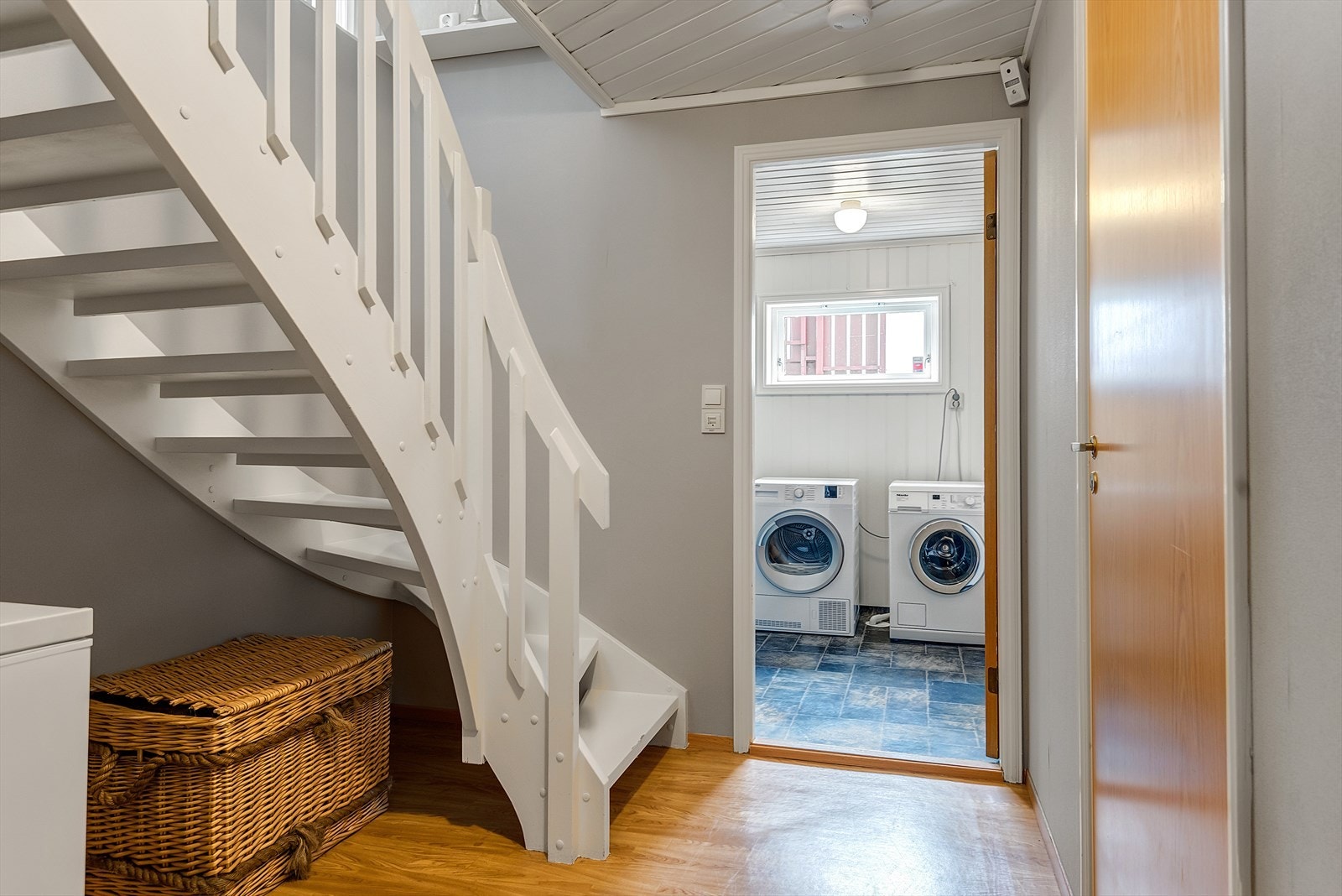 Gang i kjelleren Galleribilde