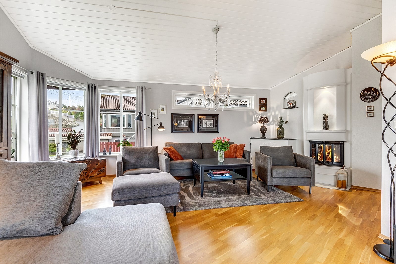 Flott peis gir deilig varme til boligen på kaldere dager Galleribilde