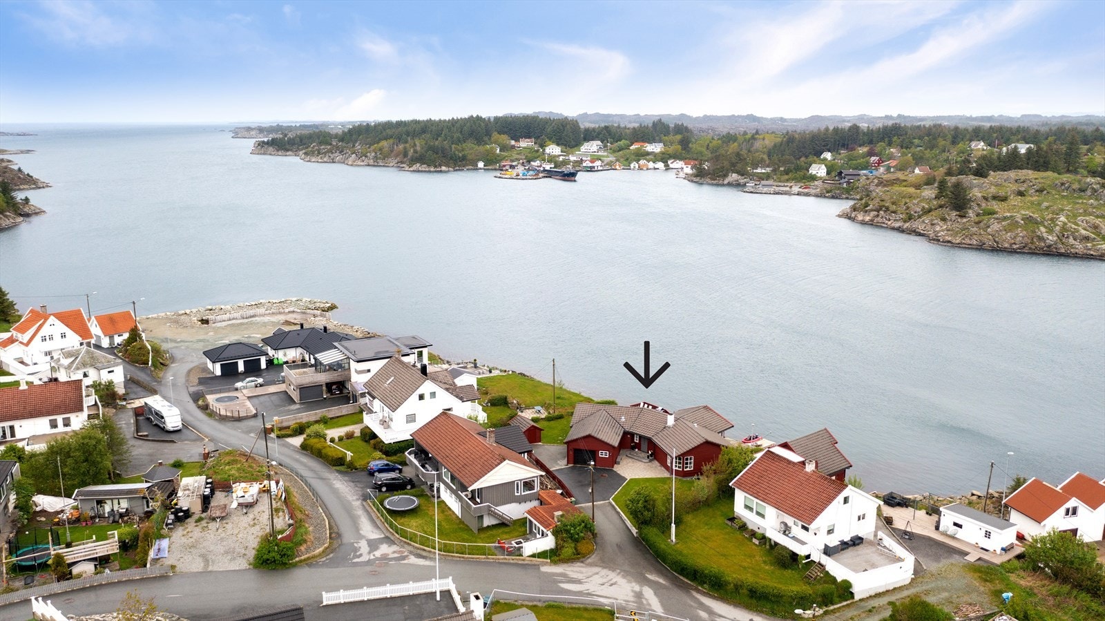 Sjelden eiendom på Vea med ca. 30 meter sjølinje/kai Galleribilde