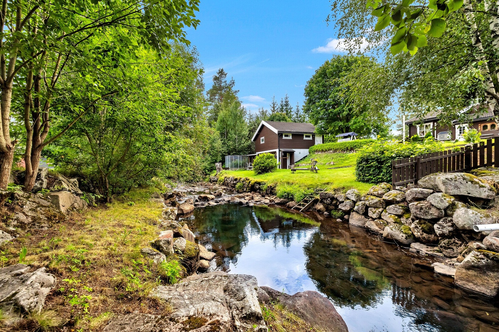 Badekulp med adkomst fra egen hage. Galleribilde