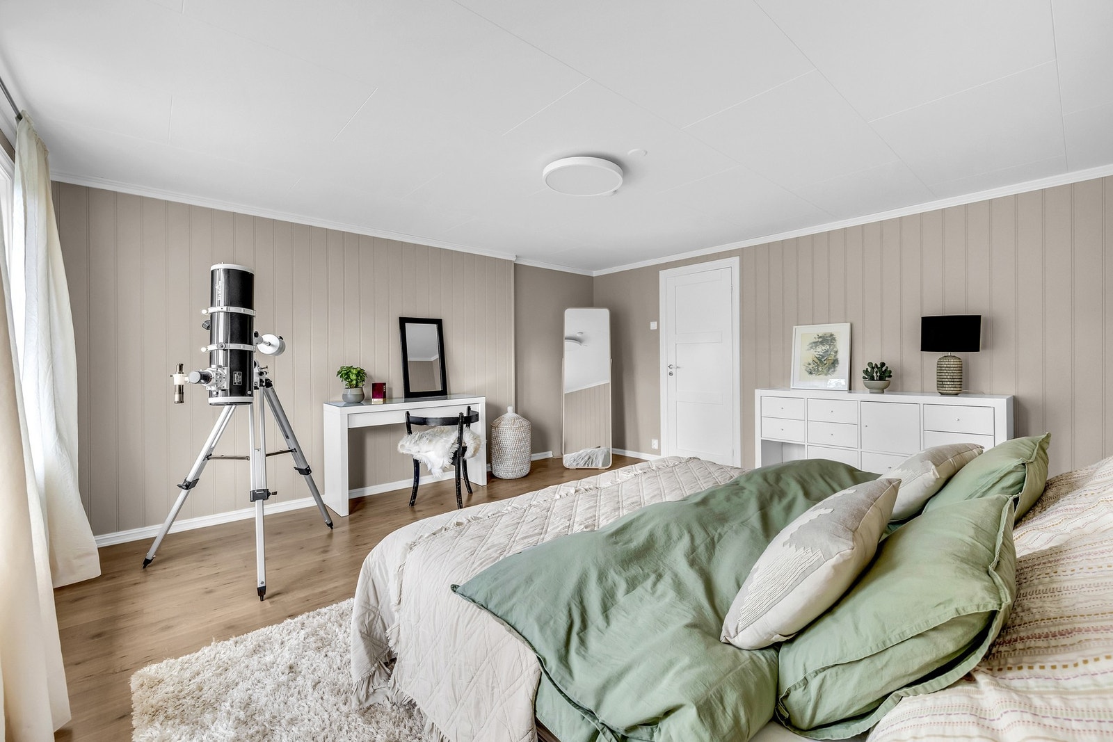 Fire oppe og ett i underetasjen. Galleribilde