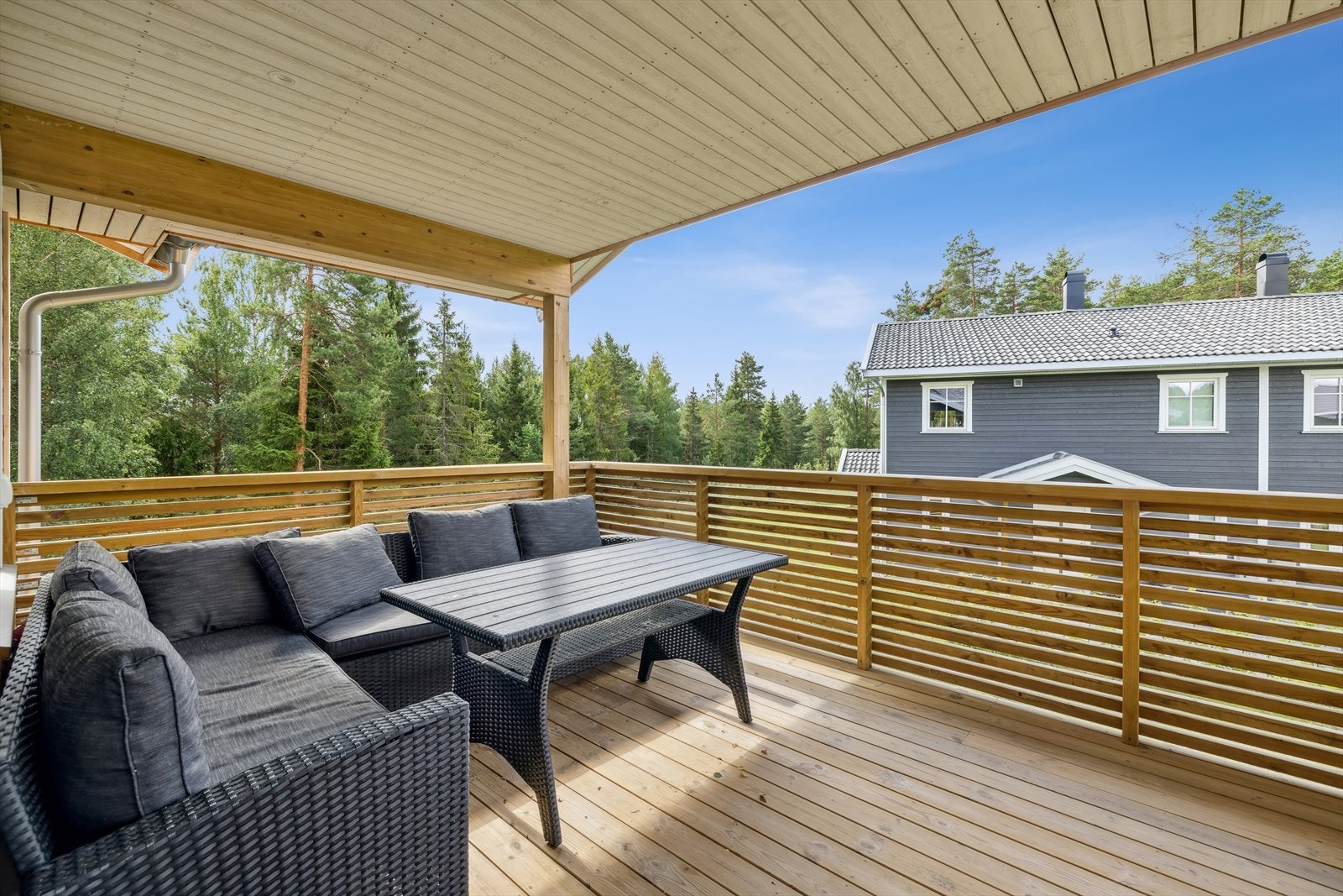 Fra stuen er det utgang til en balkong på ca. 13 kvm. Galleribilde