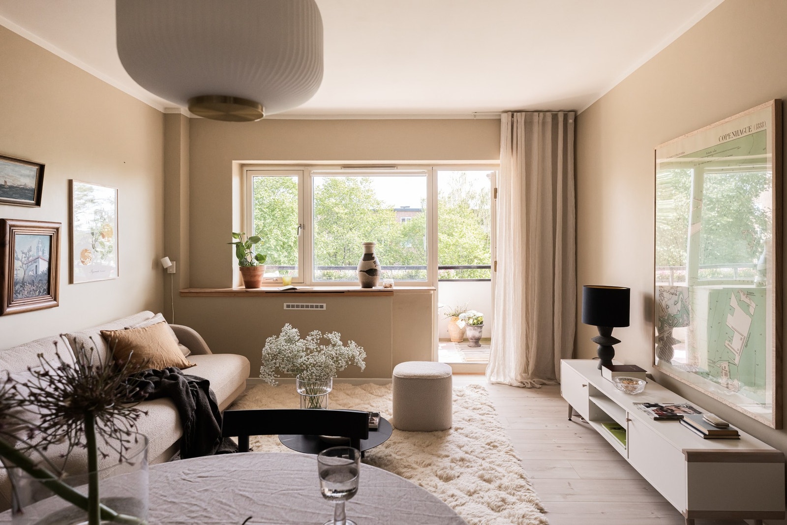 Dette er et dyrevennlig borettslag med flere firebente venner. Galleribilde