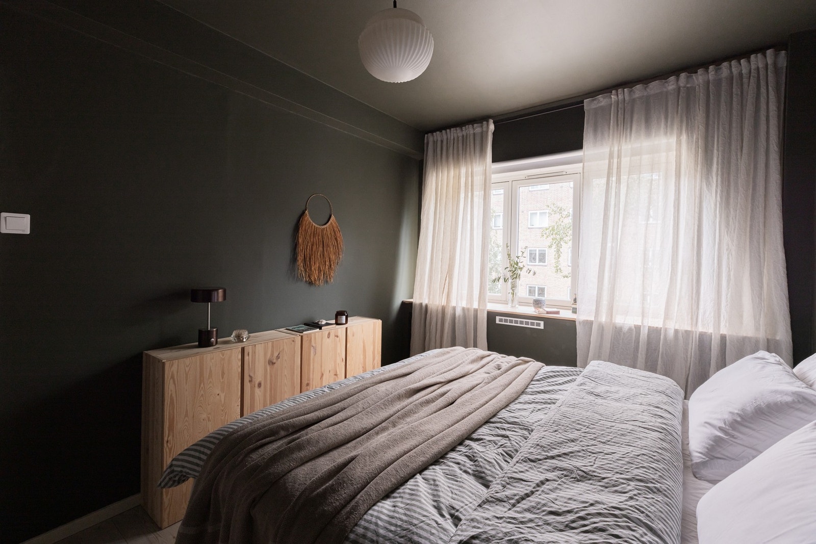 Her bor du stille og rolig til, med kort vei hverdagsfasiliteter. Galleribilde