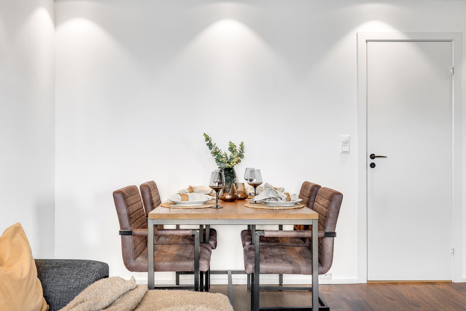 Downlights i tak med dimmer. Galleribilde