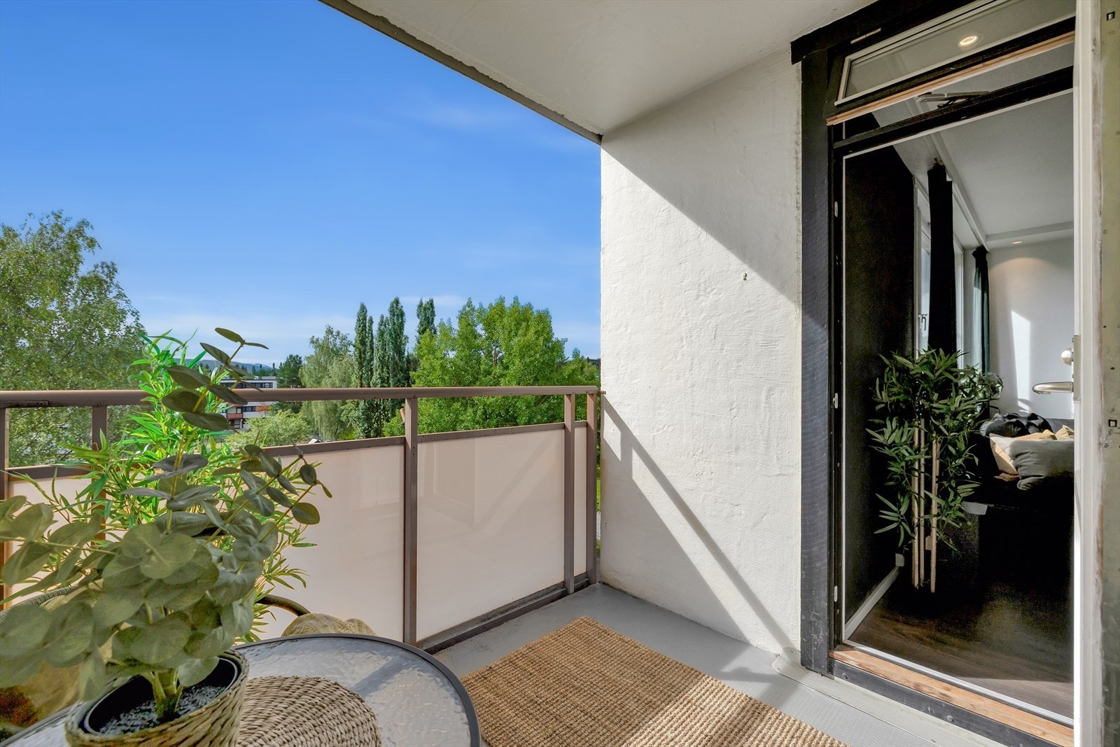 Leiligheten befinner seg i 4.etg med flott utsikt over tunet og mot Vassfjellet. Galleribilde