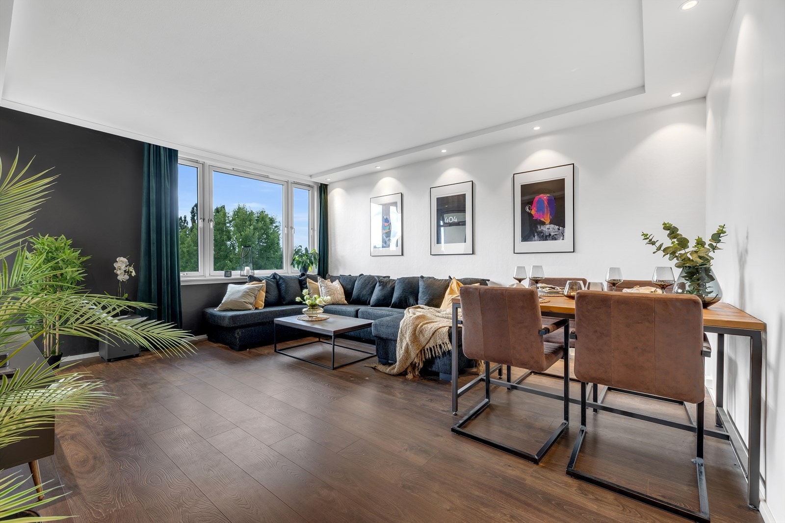 Heimdal Eiendomsmegling v/Henrik Midtøy har gleden av å presentere en lys og lettstelt leilighet på Saupstad. Galleribilde