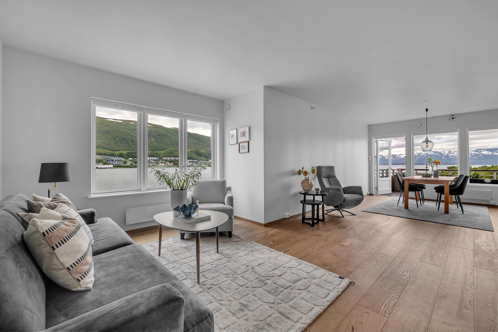 Leiligheten har nydelig utsikt i flere retninger Galleribilde