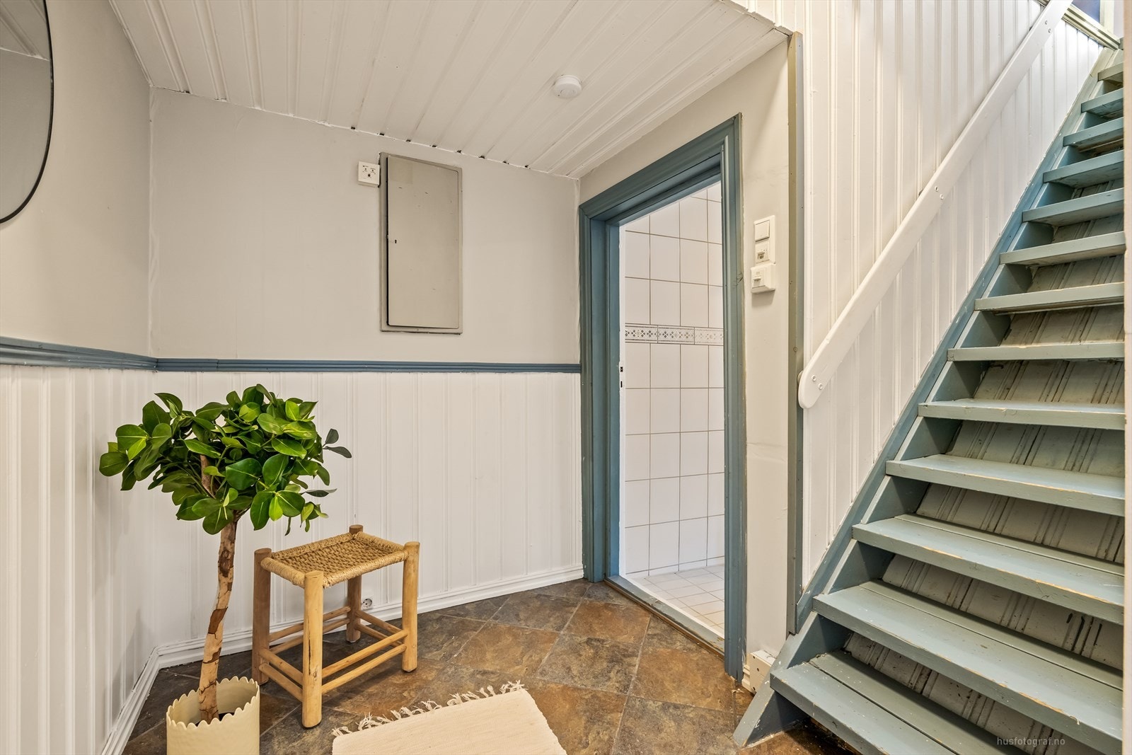 Gang med trapp opp til 2.etasje. Galleribilde