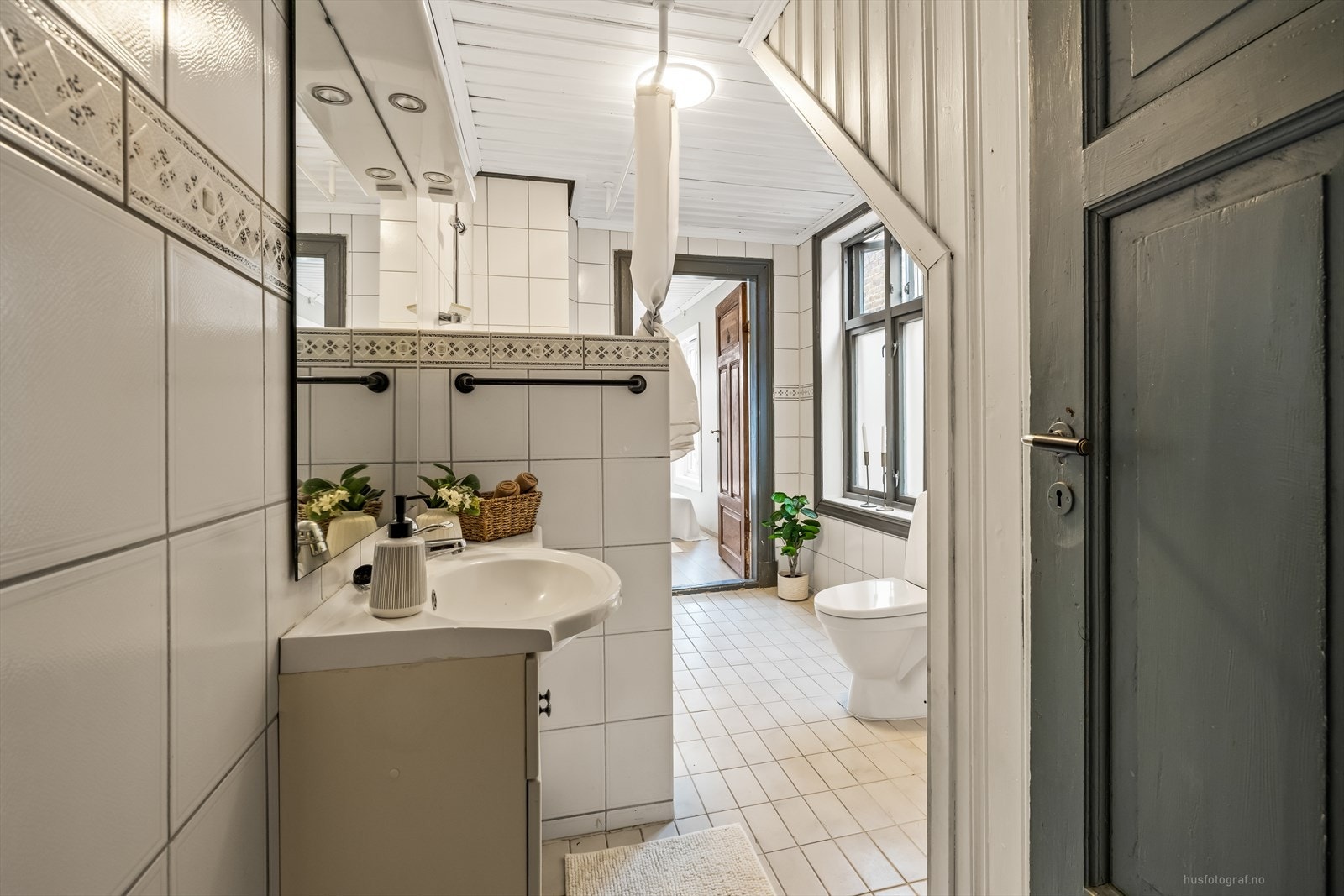 Flislagt bad. Galleribilde