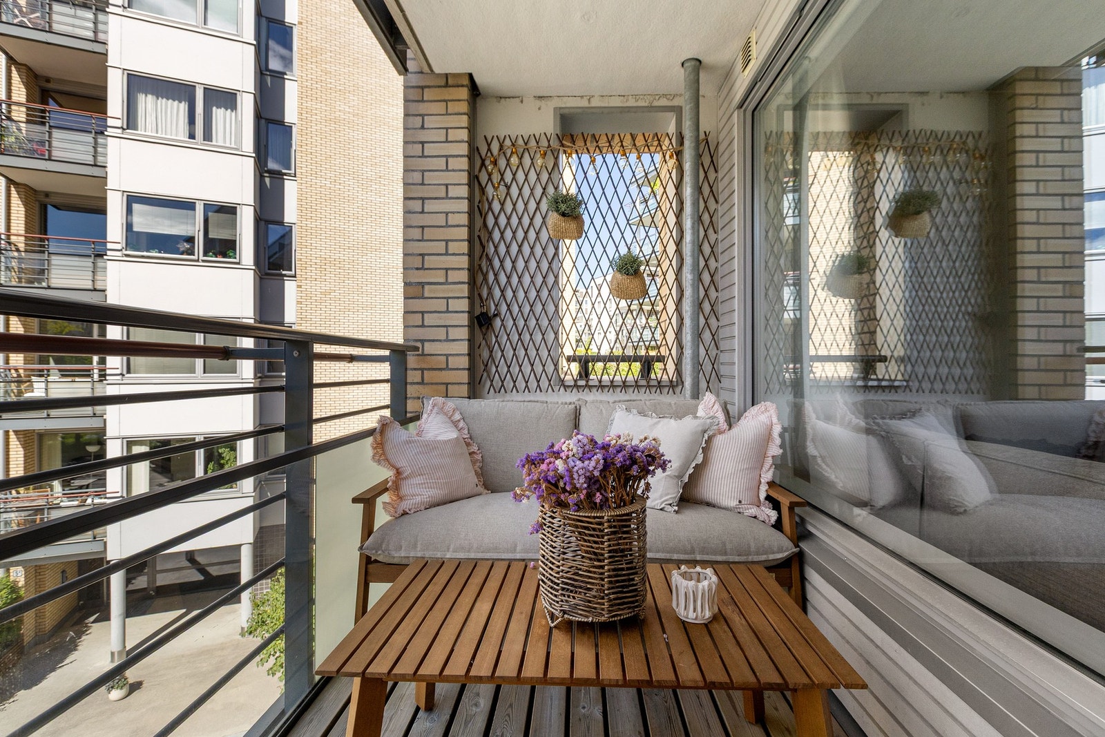 Her er det er plass til både utemøbler og grill. Galleribilde