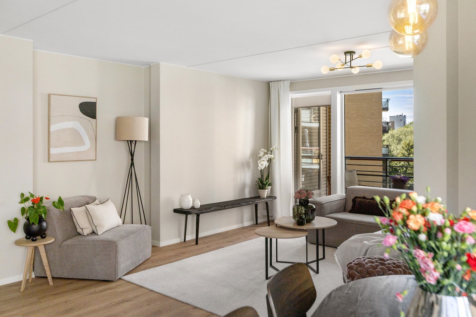 Fra stuen er det direkte utgang til balkongen. Galleribilde