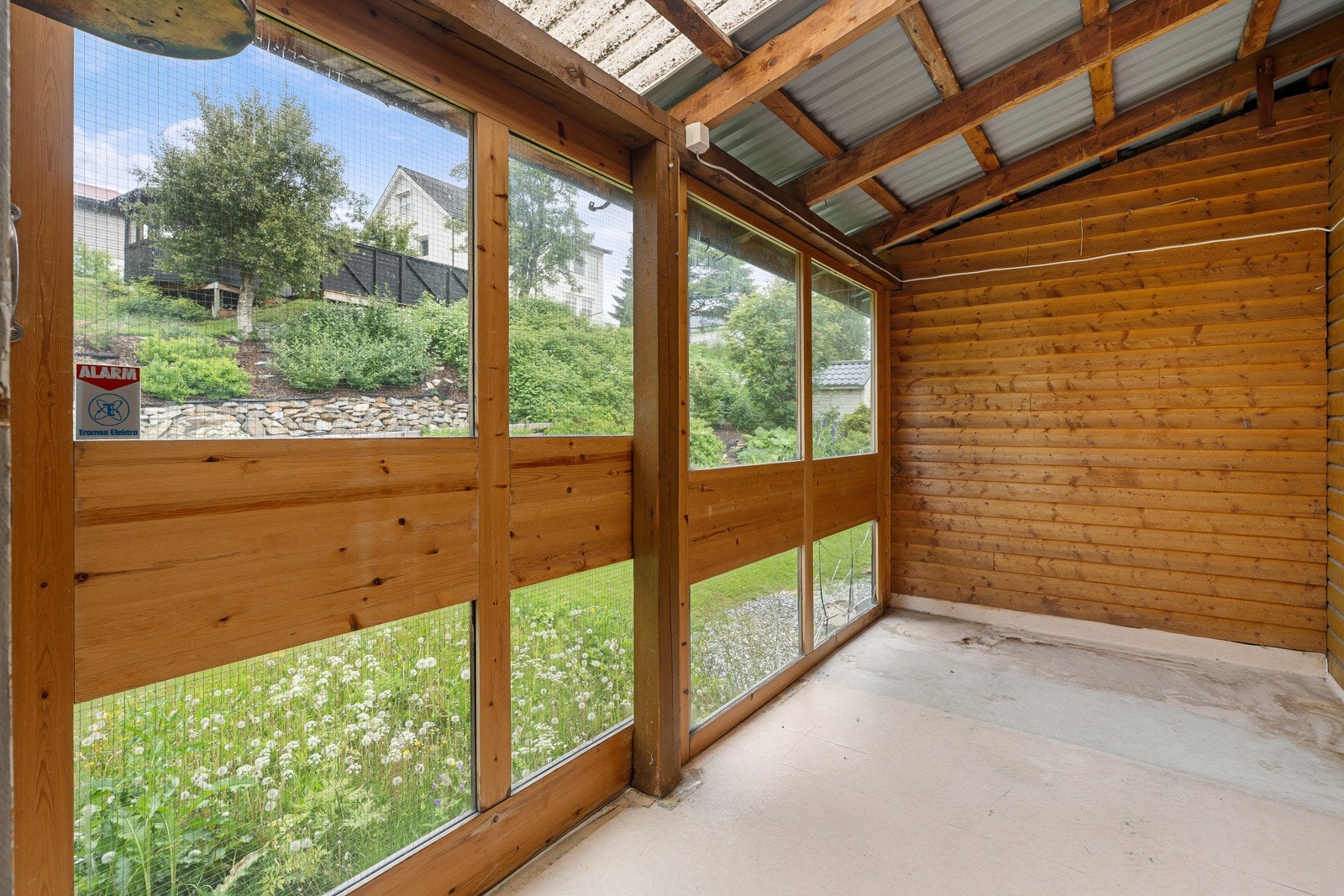 I tillegg har boligen utgang til innglasset balkong. Galleribilde