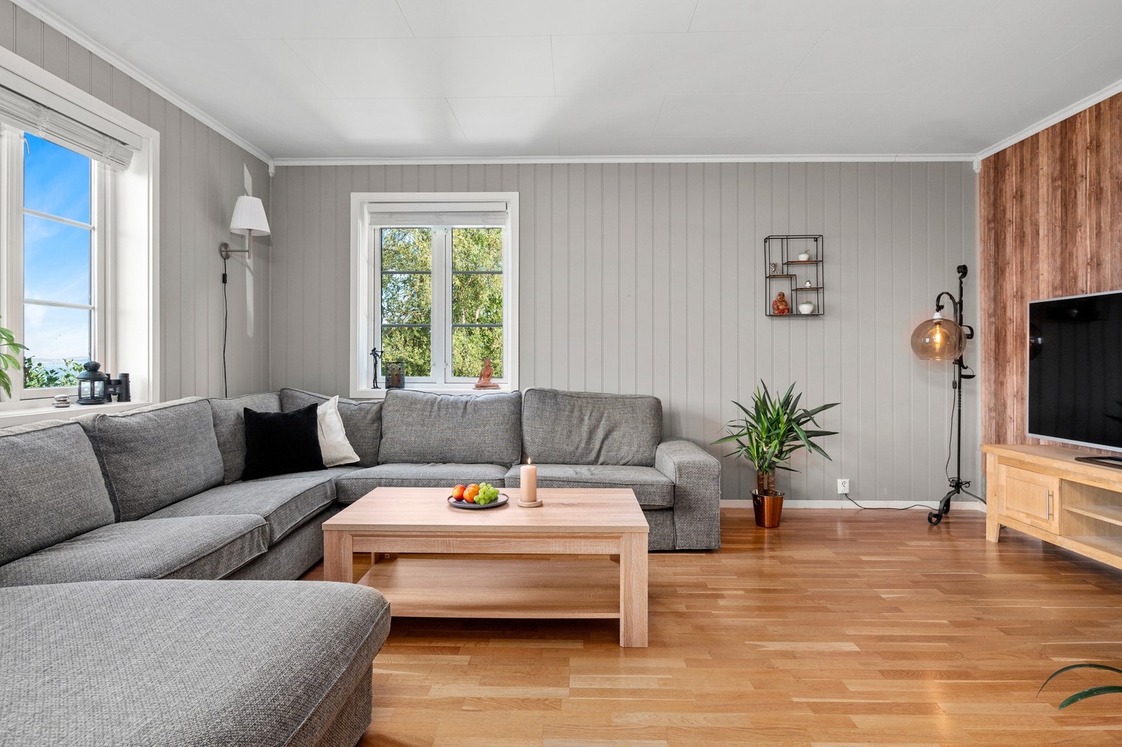 Vindusoverflater som gir rikelig med naturlig lysinslipp. Galleribilde