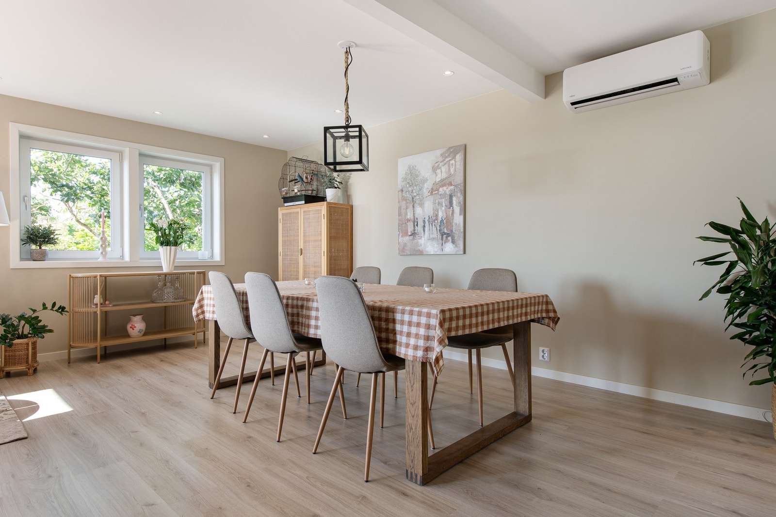 Det er også montert ny varmepumpe i rommet. Galleribilde