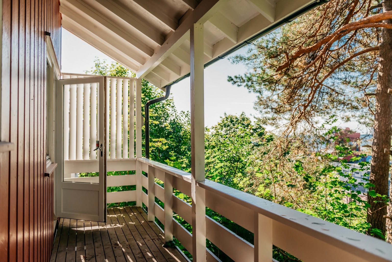 Terrasse utenfor soverommene. Galleribilde