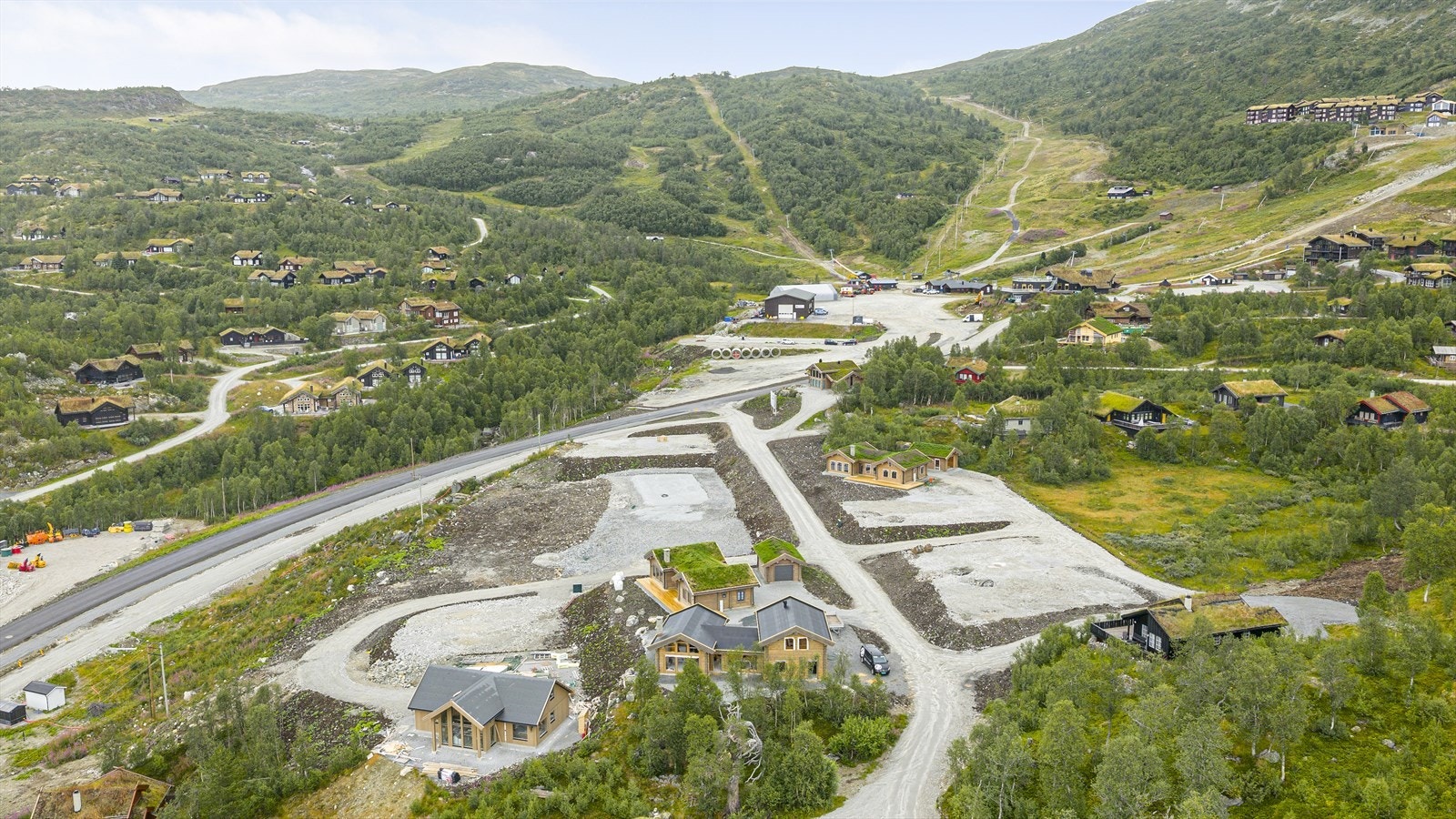 Tyrvelid hyttefelt - Hyttene er i ferd med å bygges og feltet kommer til sin rett. Det er mange flotte tomter ledige Galleribilde