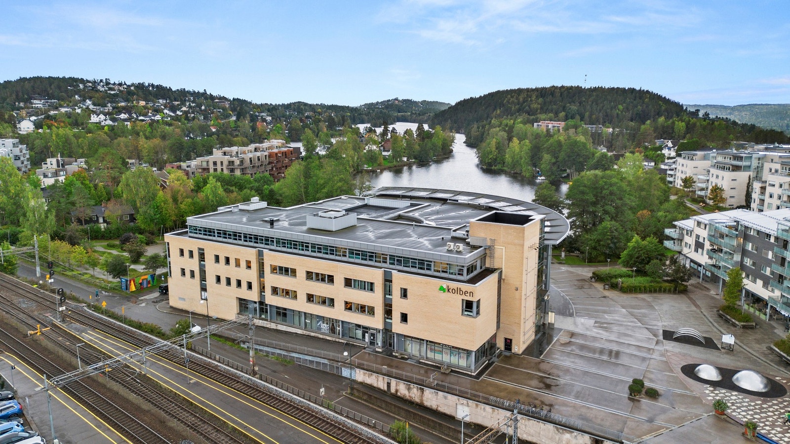 Kolben kulturhus og togstasjon. Galleribilde