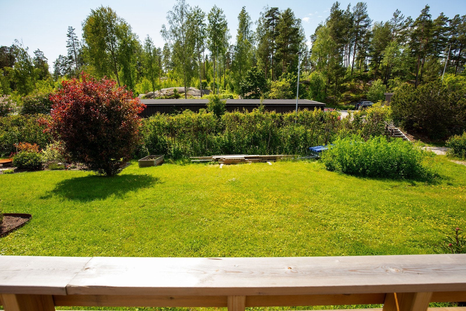 Omgitt av fine grøntarealer. Galleribilde