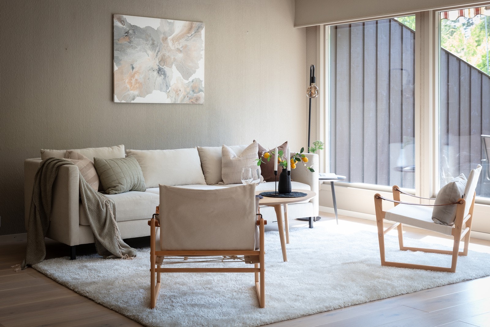 Flott stuedel med store vindusflater. Galleribilde