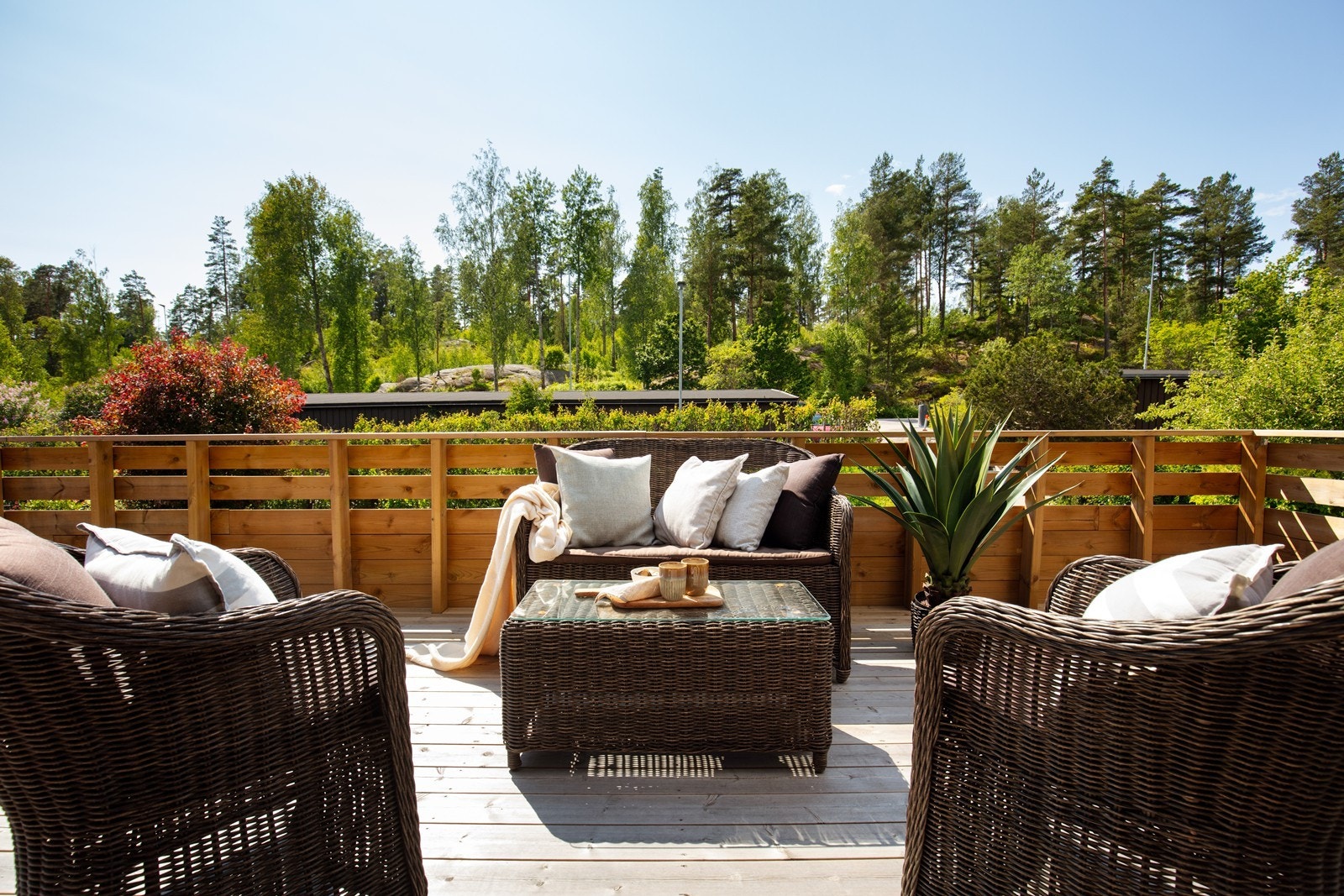 God plass til utemøbler - både spisegruppe og lounge. Galleribilde