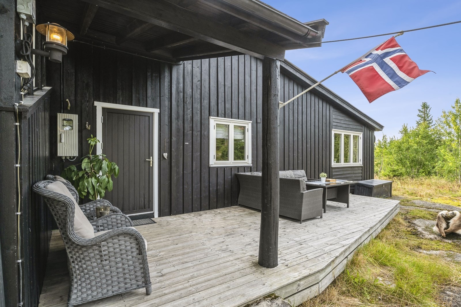 Praktisk med overbygget inngangsparti Galleribilde