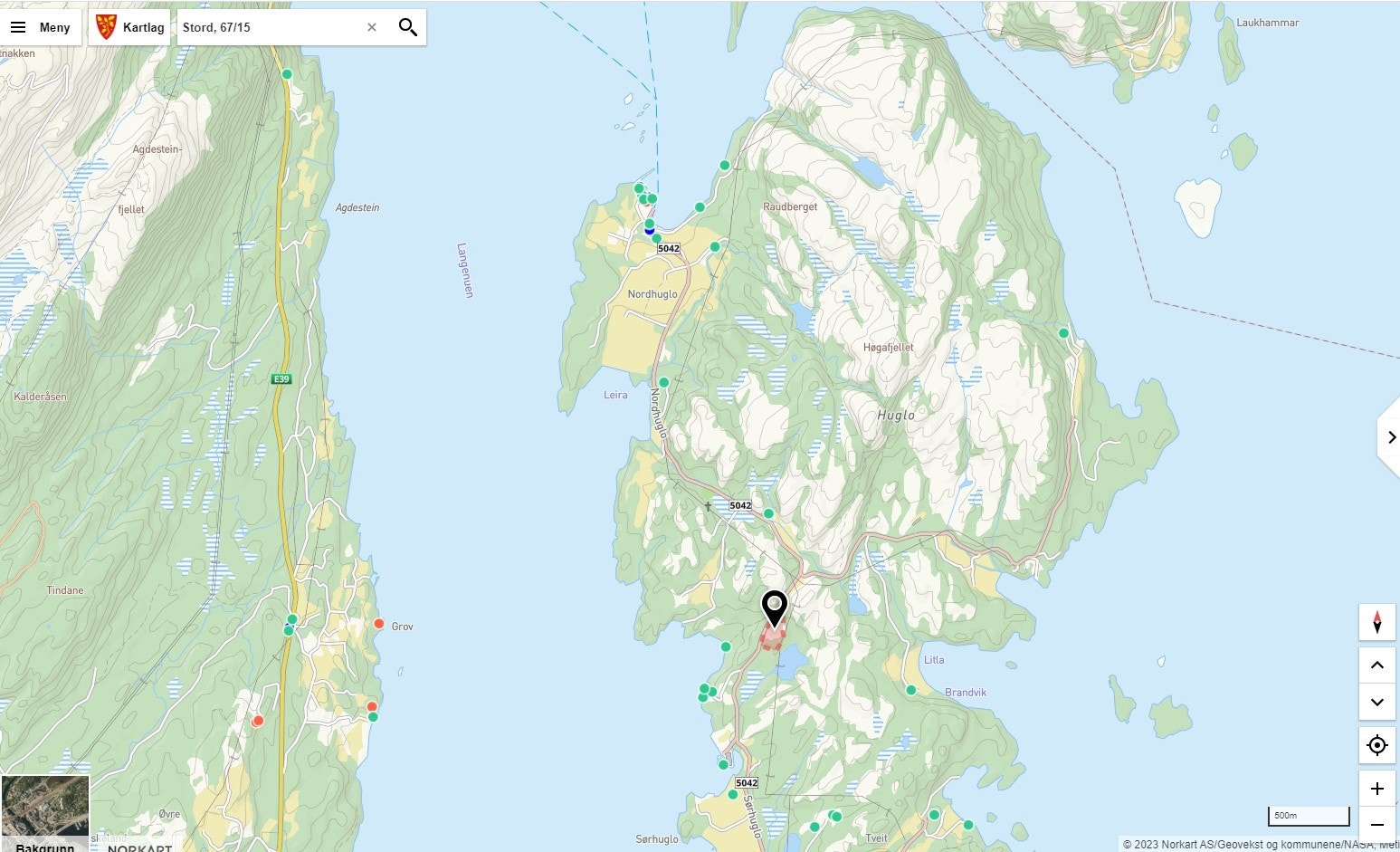 Oversiktskart over plassering på Huglo. Tilkomst med ferje fra Tysnes (Hodnanes) eller Jektevik (Stord). Galleribilde