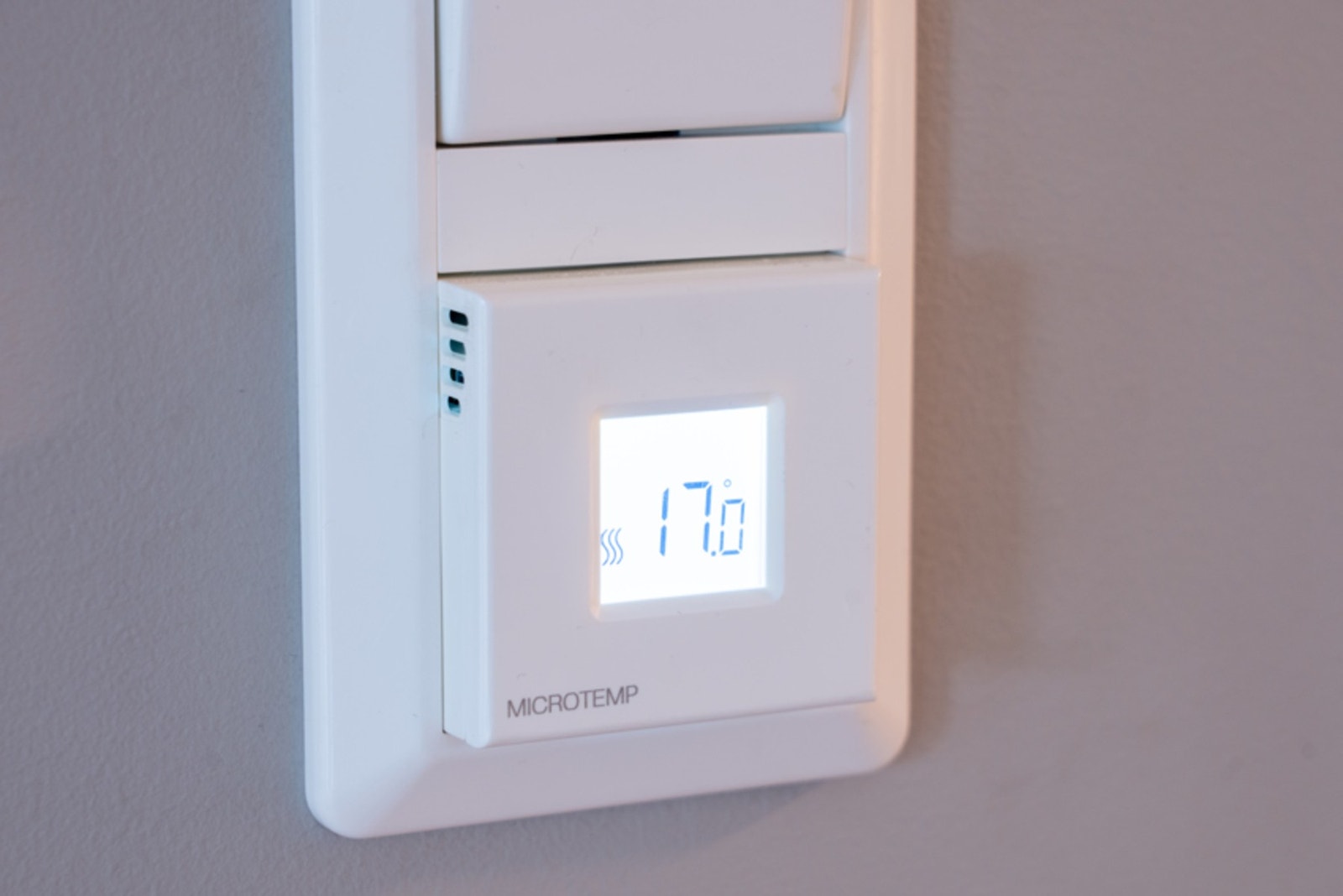 Det er også etablert elektriske varmekabler i gang, stue, kjøkken og på badet samt i tekniskrommet. Dette er utover det man kan forvente i mange nye leilighetsbygg. Galleribilde