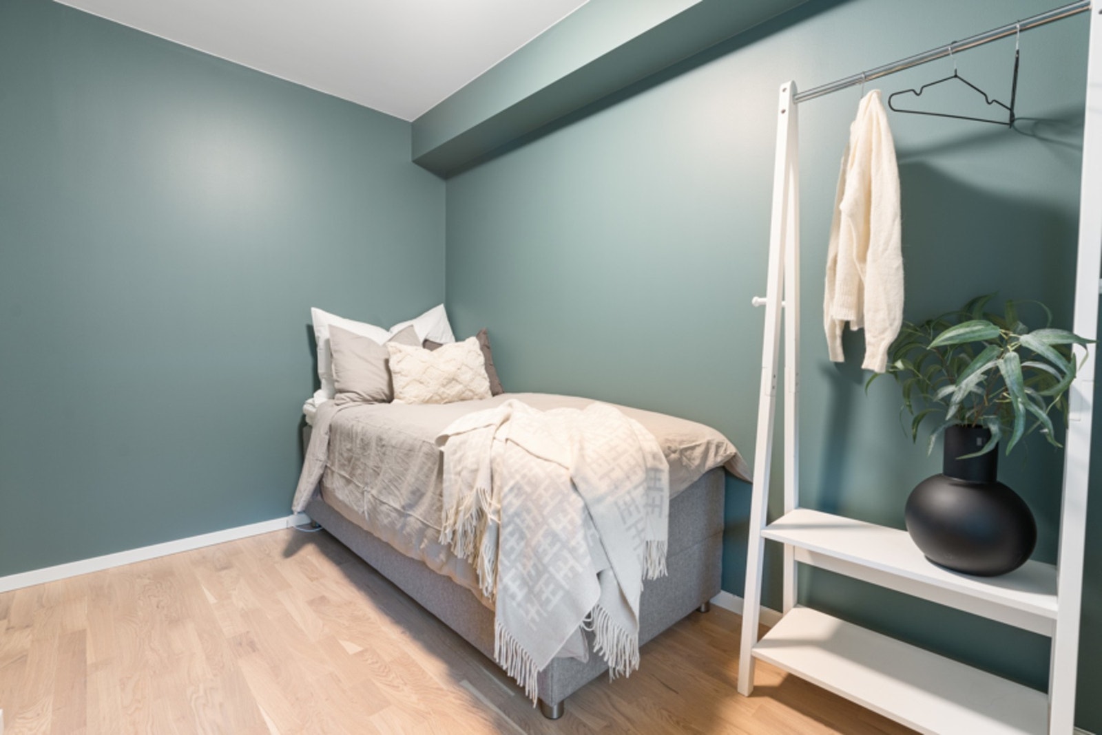 Soverom nummer to er også malt i tidsriktige farger. Galleribilde