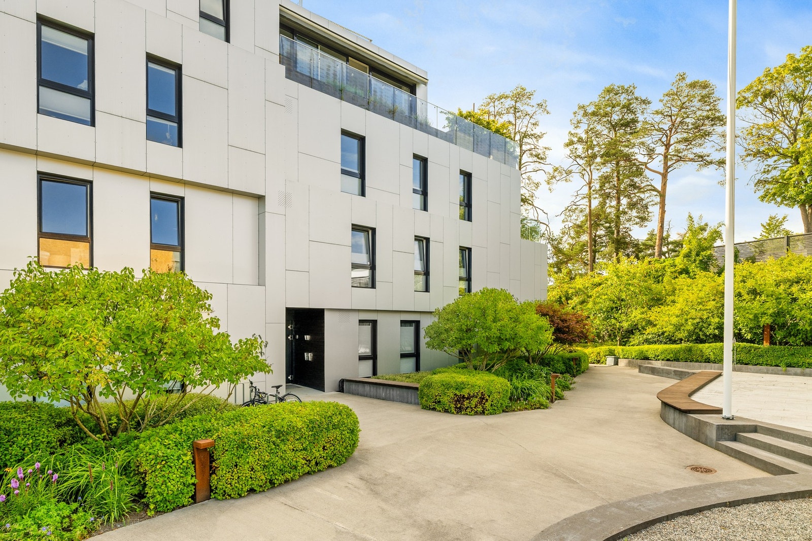 Svært sentral plassering på Sæter med umiddelbar nærhet til alt av servicetilbud Galleribilde