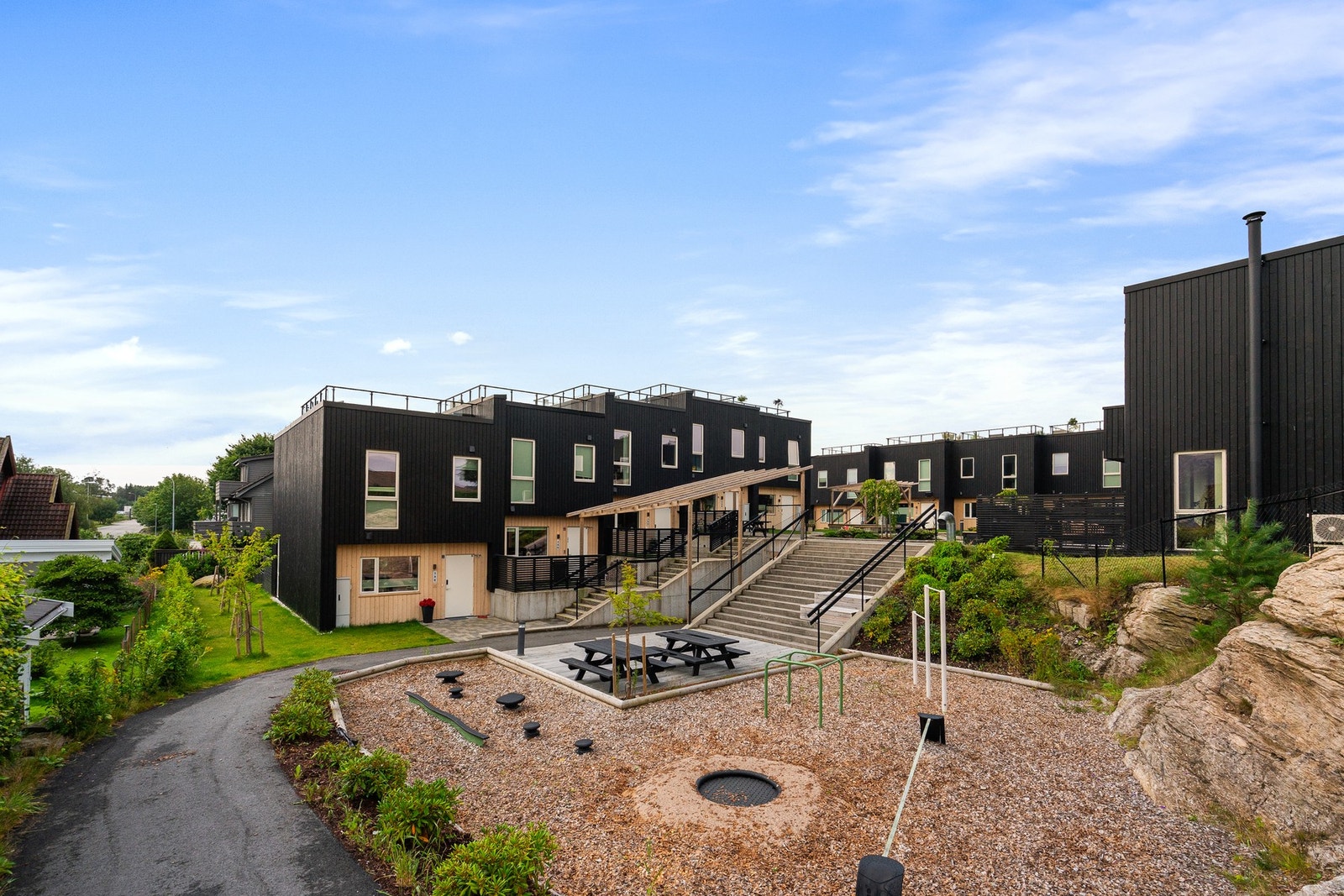 Forusskogen 32C befinner seg i et etterspurt, etablert og sentralt område med kort vei til Forus, Sandnes og Stavanger samt nydelige turområder langs Gandsfjorden. Galleribilde