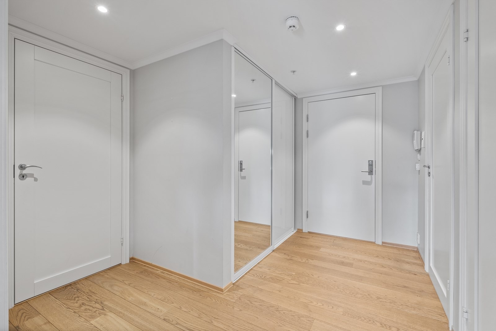 Entré/gang med garderobe Galleribilde