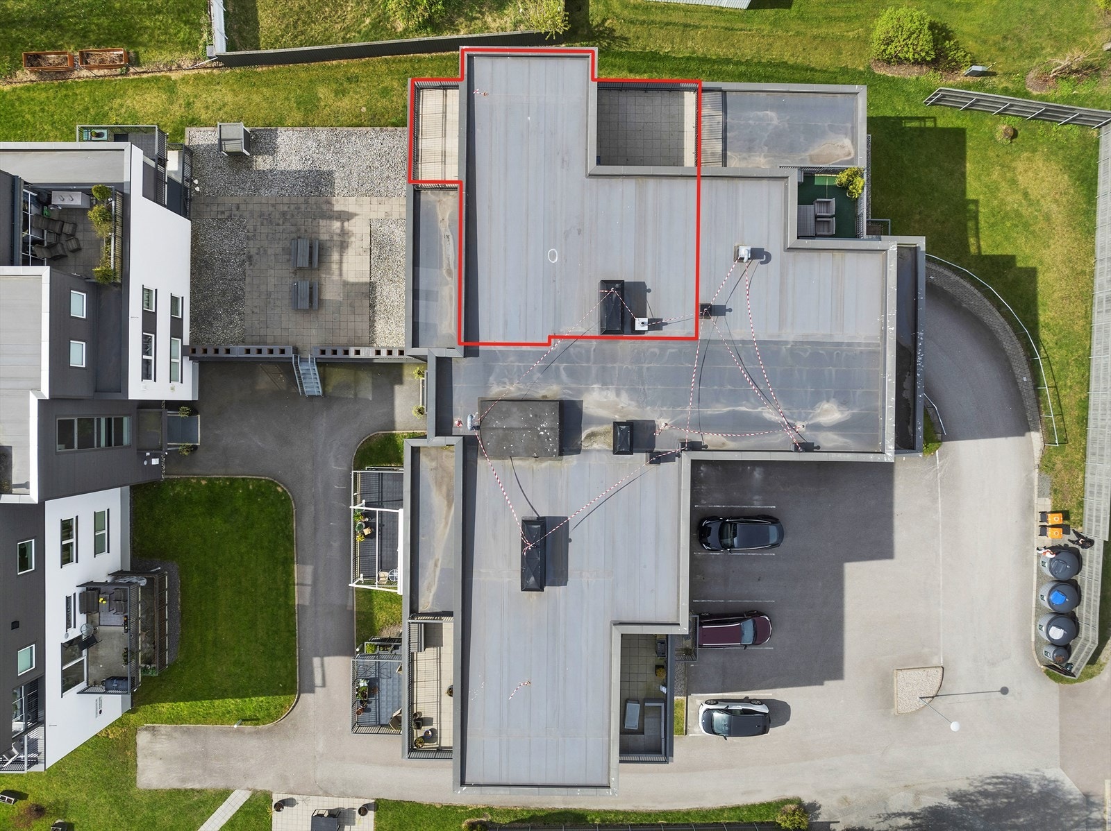 Leiligheten ligger i toppetasjen med to solrike og utsjenerte takterrasser Galleribilde