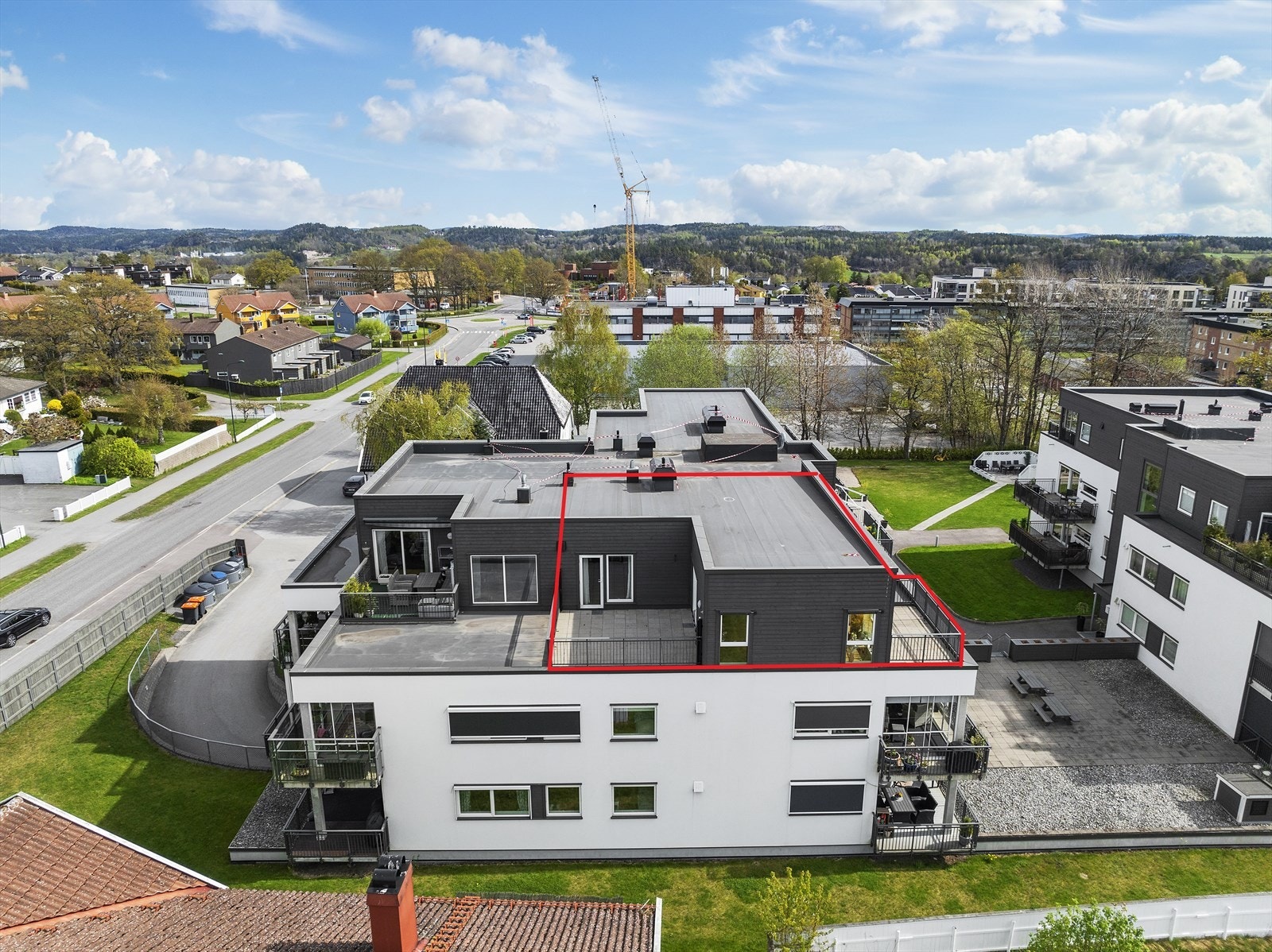 Leiligheten ligger i toppetasjen med to solrike og utsjenerte takterrasser Galleribilde