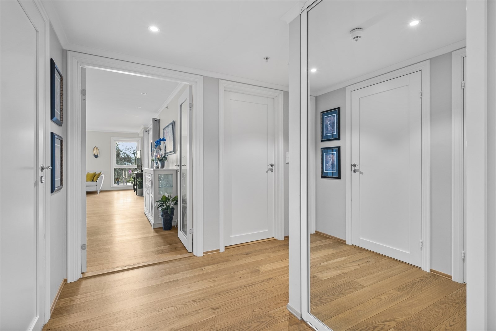 Entré/gang med garderobe Galleribilde