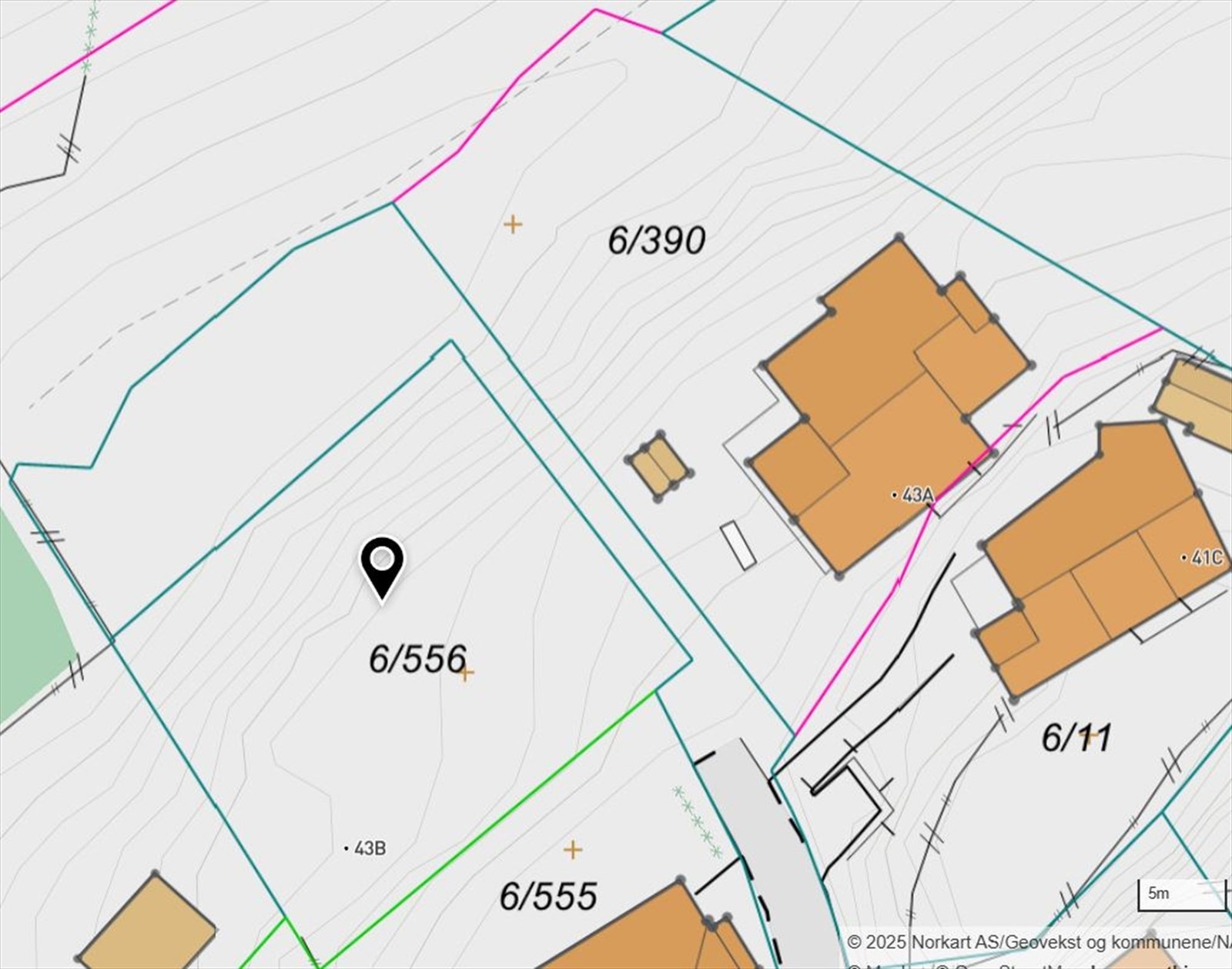 Her ser man oversikt over begge eiendommer som selges (gnr/bnr 6/390 og 6/556). Galleribilde