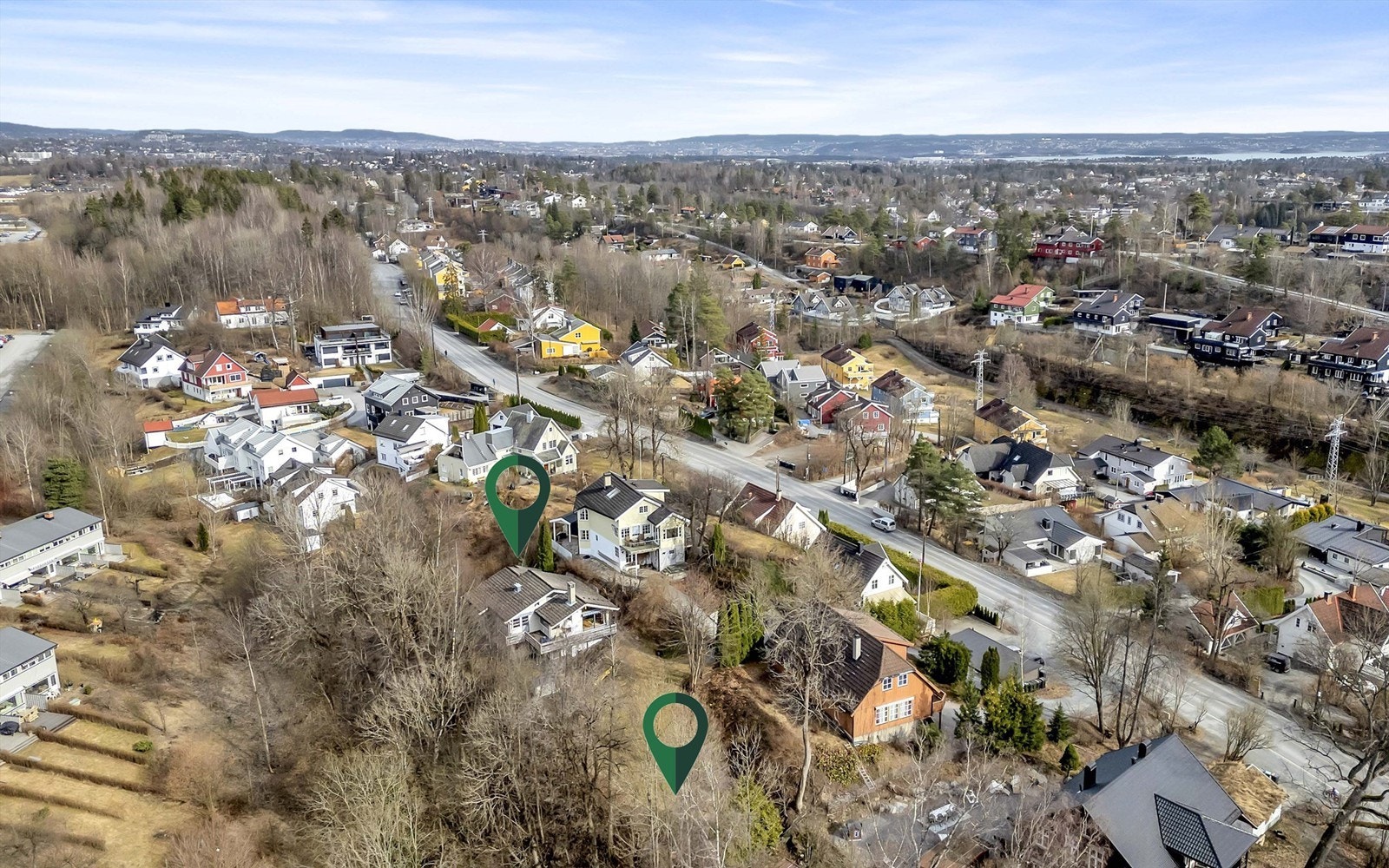 Her ser man oversikt over begge eiendommer som selges (gnr/bnr 6/390 og 6/556). Galleribilde