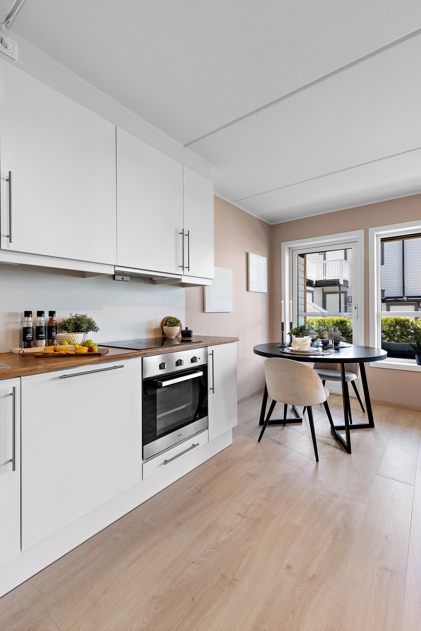 Integrert stekeovn, platetopp og oppvaskmaskin Galleribilde